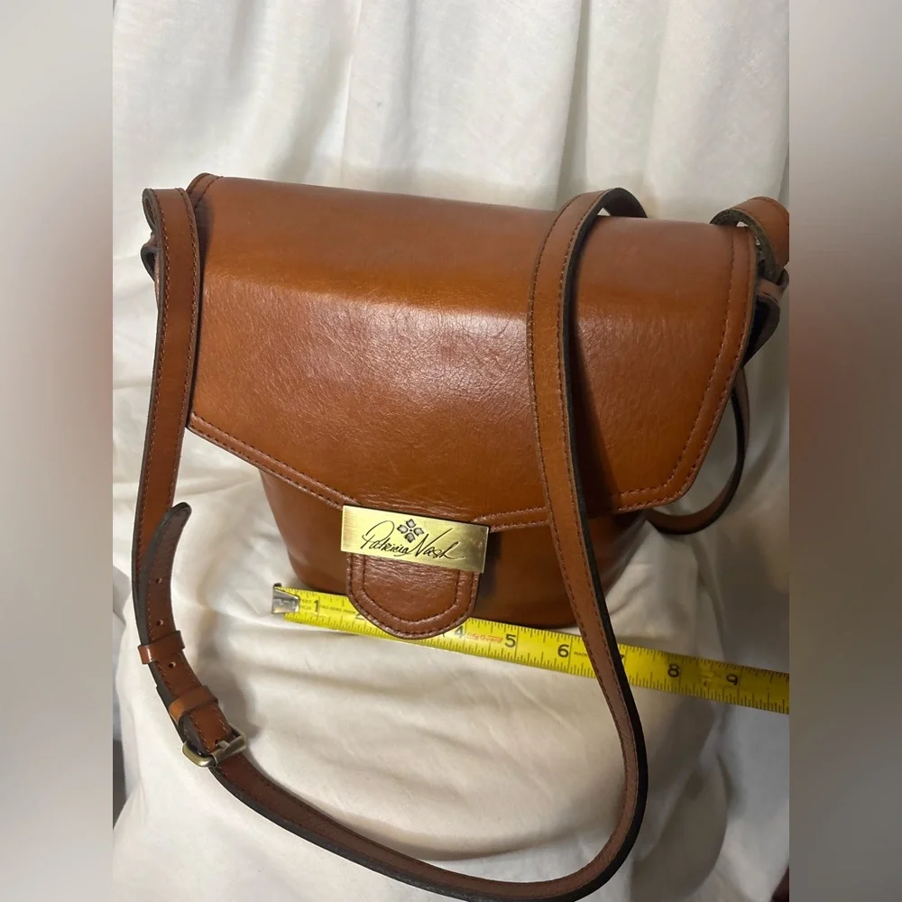 Patricia Nash Beautiful Tan Leather Crossbody Bag - Adjustable- Classic - Picture 4 of 13